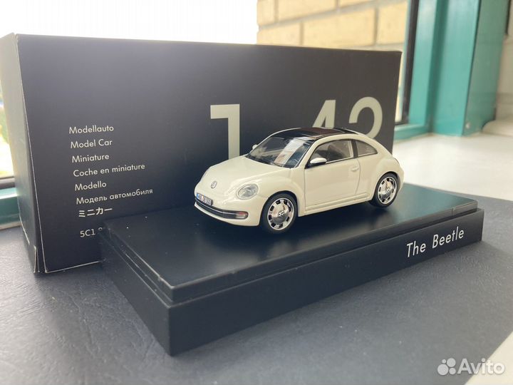 Коллекционная модель VW new beetle 1:43 Schuco