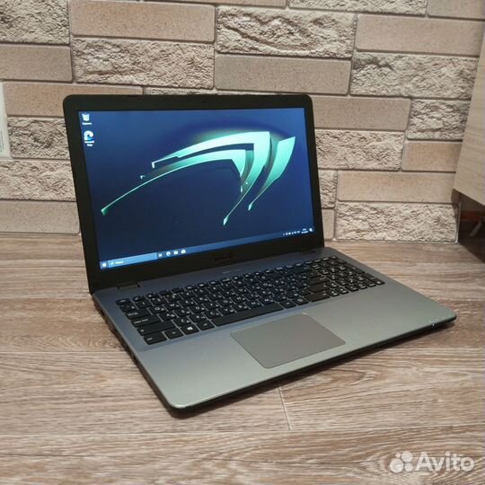 Игровой ноутбук asus i3-7100U/8gb/nvidia 940MX