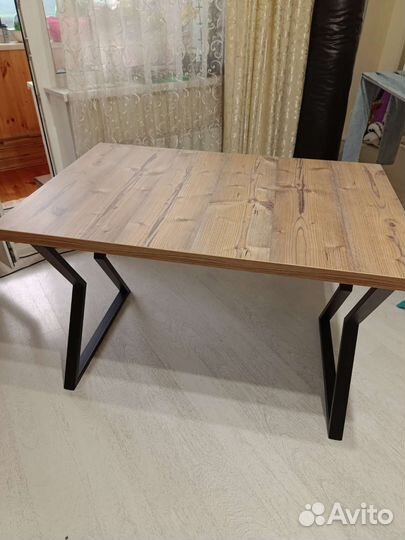Кухонный стол новый