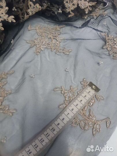 Аппликации. вышивка на сетке