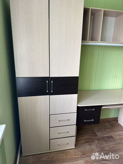 Уголок школьника с письменным столом бу