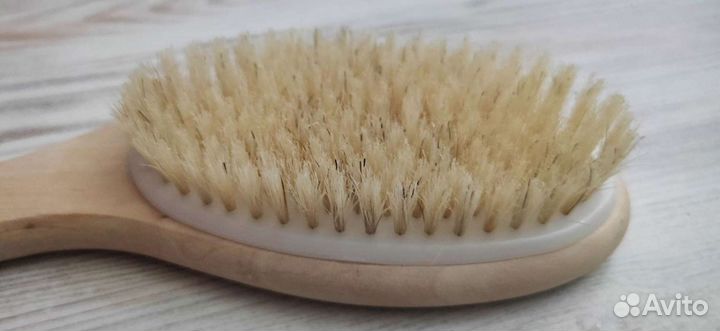 Массажная щётка