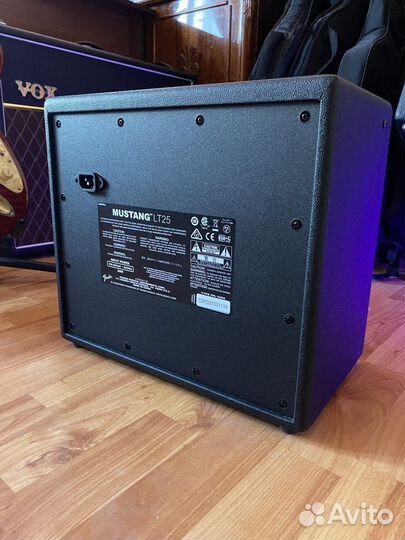 Люкс Fender Mustang LT25