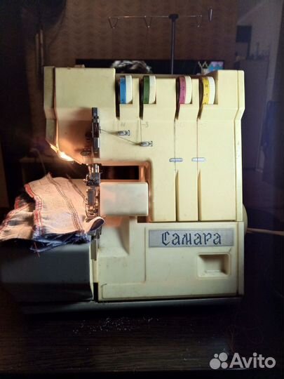 Швейная машина оверлок четырёх нитка