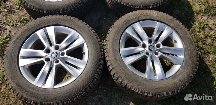 Комлект колес на Skoda r17 оригинал шипы