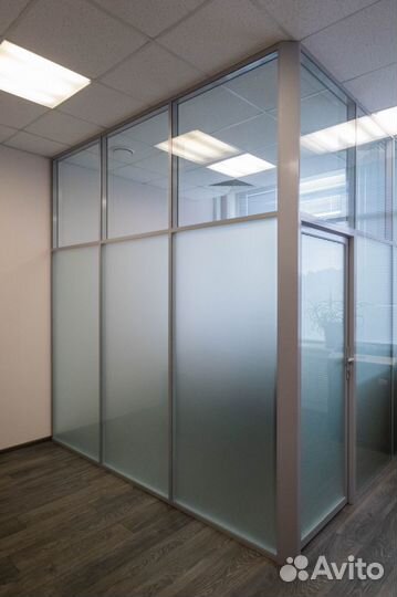 Стеклянная перегородка