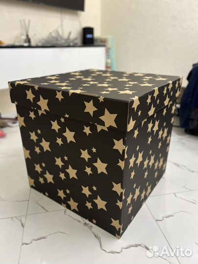 Подарочная коробка