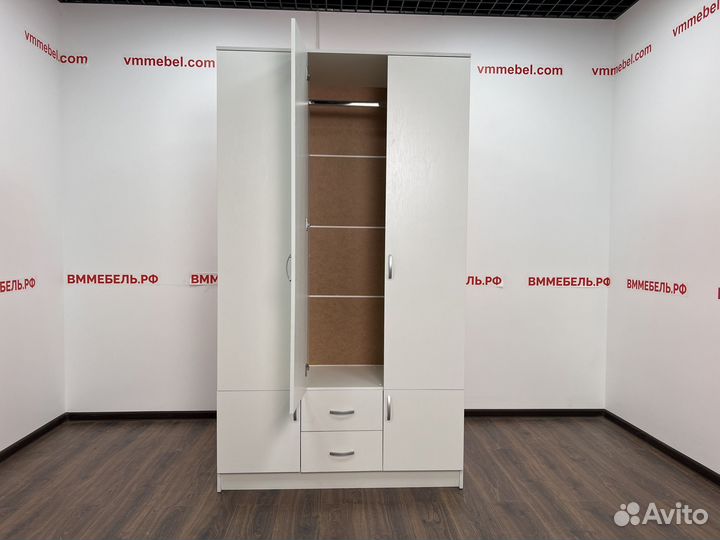 Шкаф белый трехстворчатый