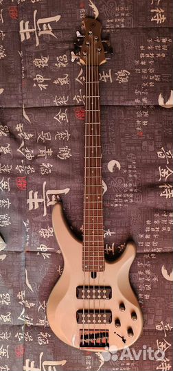 Бас-гитара Yamaha trbx305 (5 струн)