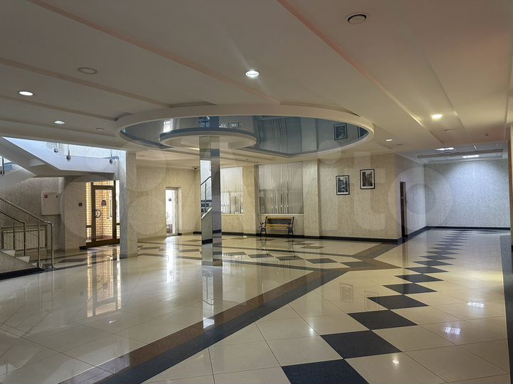 Офис, 2400 м²