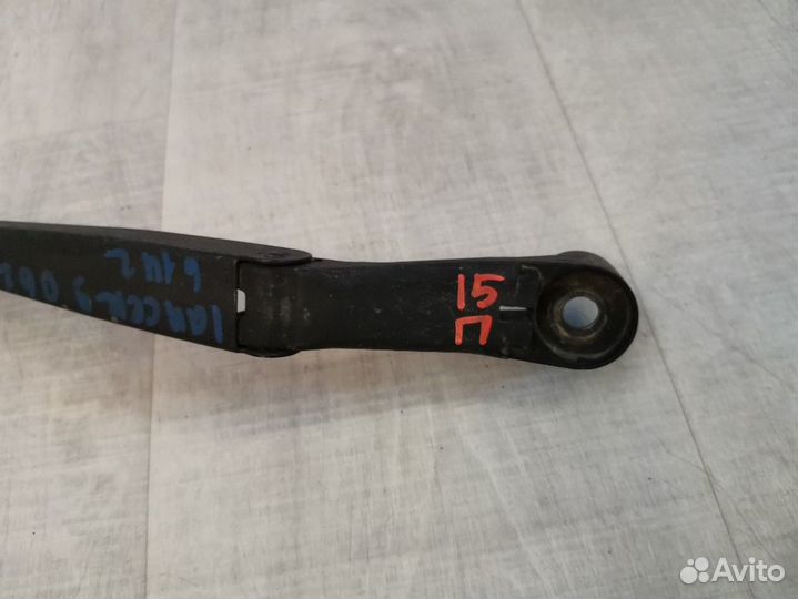 Поводок стеклоочистителя передний правый