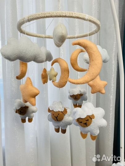 Мобиль на кроватку из фетра