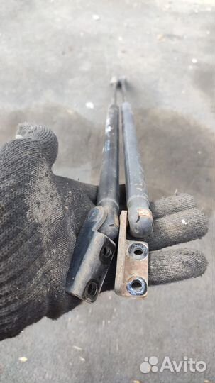 Амортизатор двери багажника Mitsubishi Colt Z34