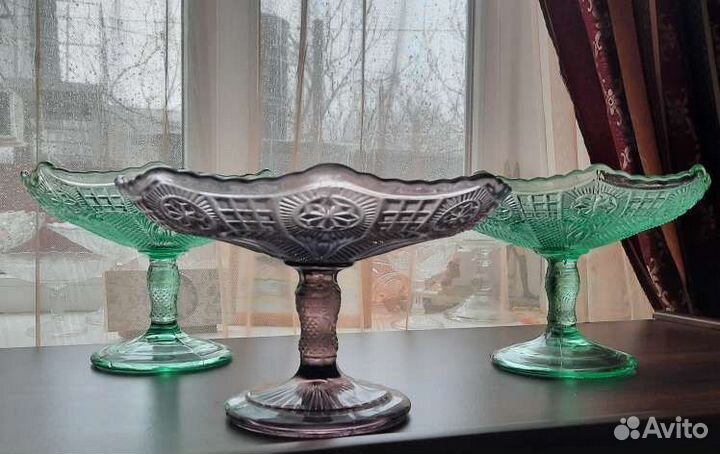 Вазочка фруктовница на ножке цветное стекло