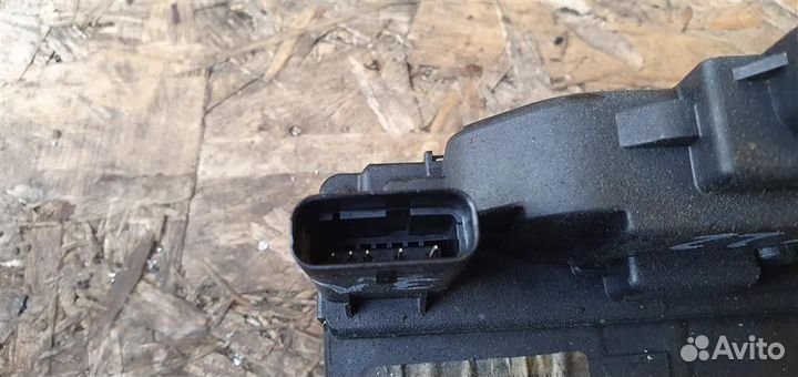 Замок двери задней левой Hyundai i20 2008-2014