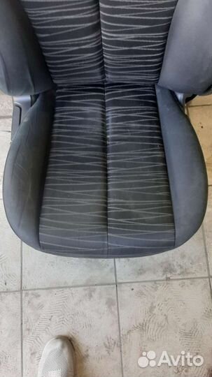 Передние сиденья mazda demio