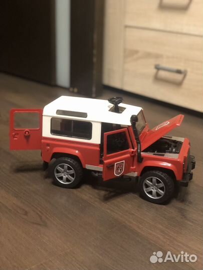 Подарная машина Bruder с механизмом управления