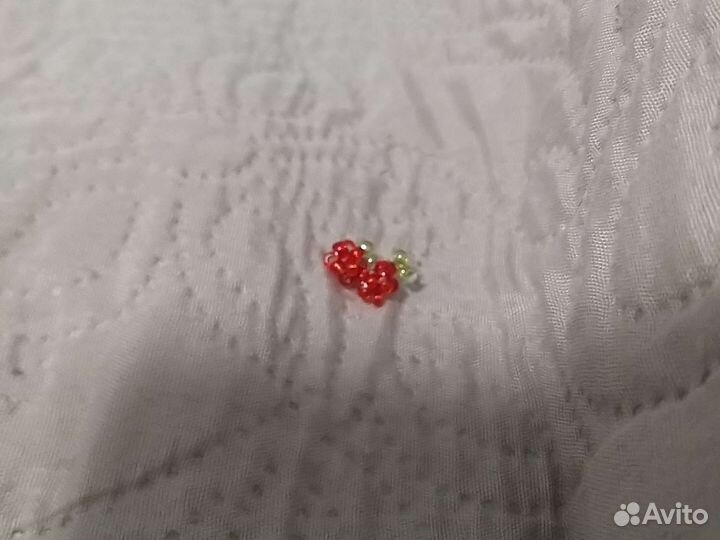 Ягодки из бисера