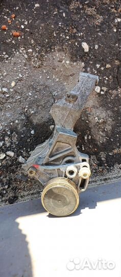 Кронштейн,Ролик натяжителя кондиционера Ауди а4б5