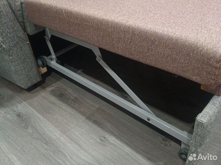 Большой угловой диван раскладной б/у