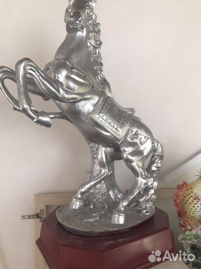 Статуя Скульптура Конь на дыбах Италия