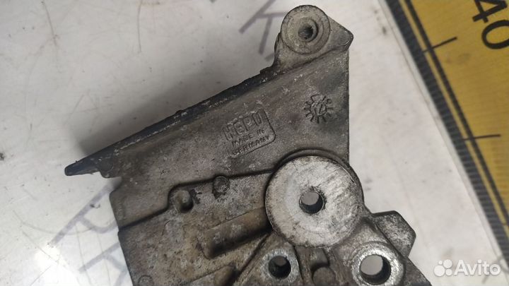 Насос охлаждающей жидкости Renault Clio K4J