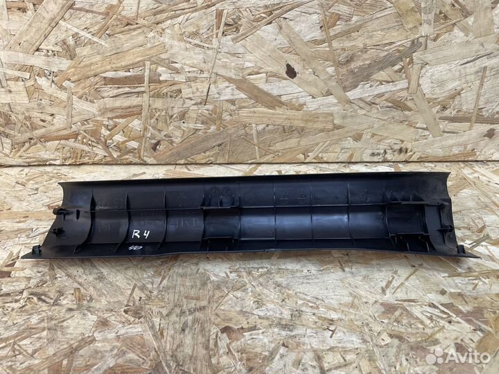Накладка порога задняя левая Toyota RAV 4 40
