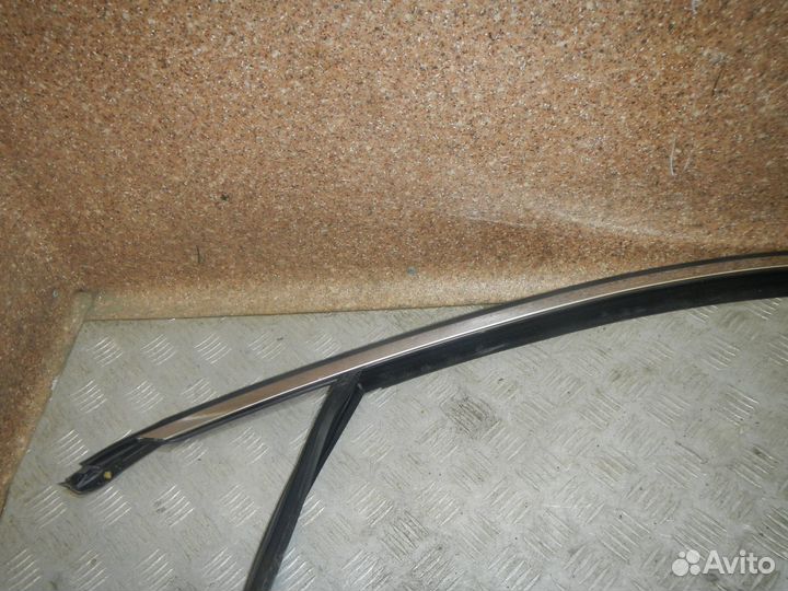 Б/У Б/У Уплотнитель стекла двери передней левой