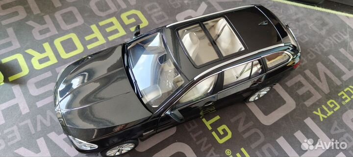 1/18 BMW 550i Touring, Дилерка