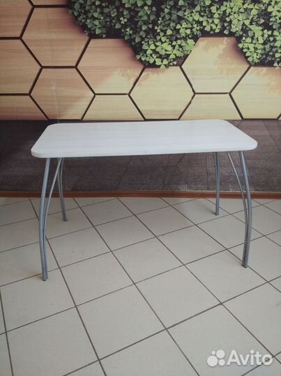 Стол обеденный