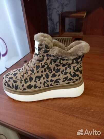 Продам новые ботинки спорт-шик