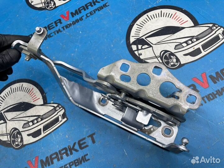 Петля капота передняя правая Mercedes-Benz C-Class