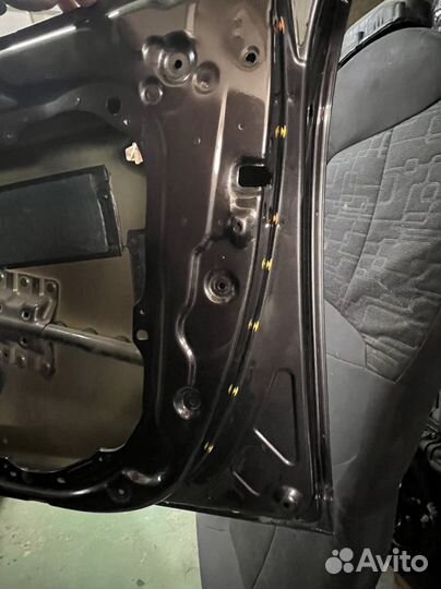 Передняя правая дверь Kia Quoris 2015