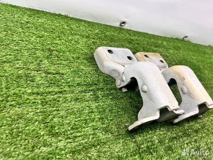 Петля двери Opel311772G