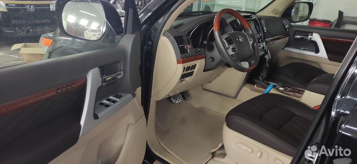 Кожаный салон сиденья Toyota Land Cruiser 200