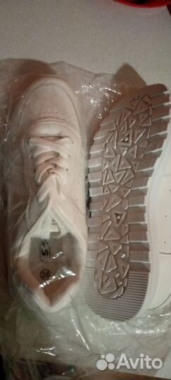 Продам новые кроссовки, размер 38