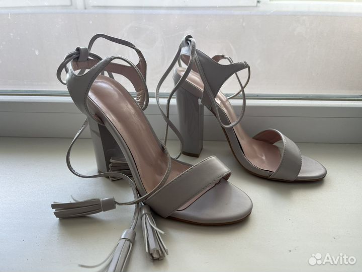 Босоножки женские