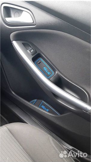 Резиновые коврики в ниши салона Ford Focus 3