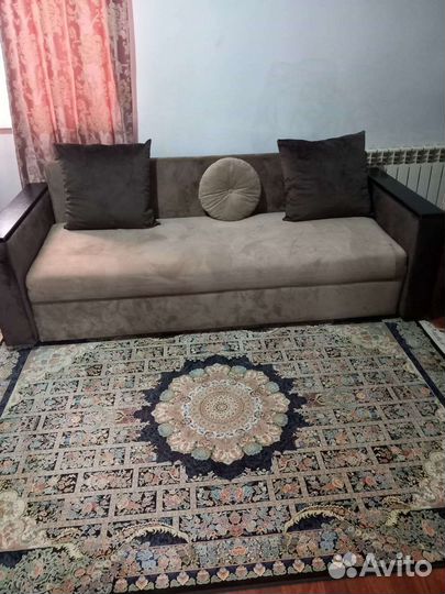 Диван