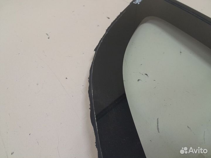 Стекло кузовное глухое правое Suzuki Liana 2001-20