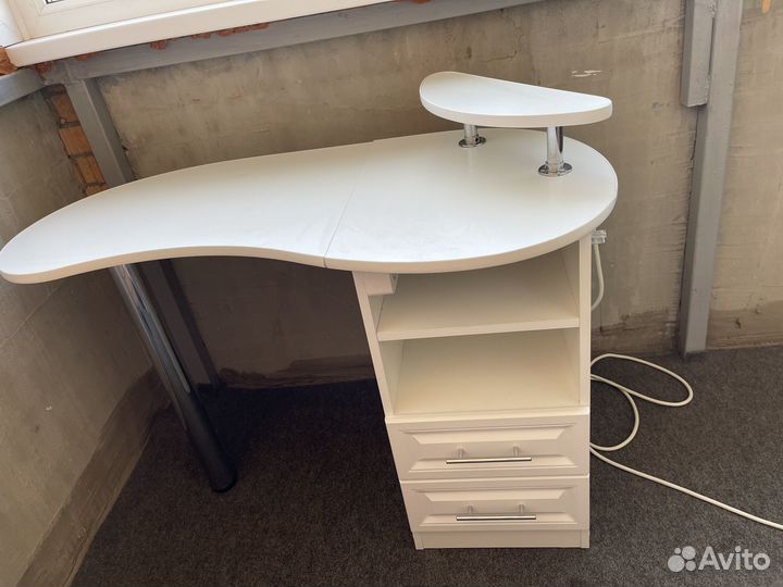 Маникюрный стол складной