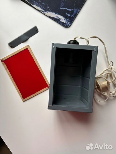 Красный фонарь для фотопечати