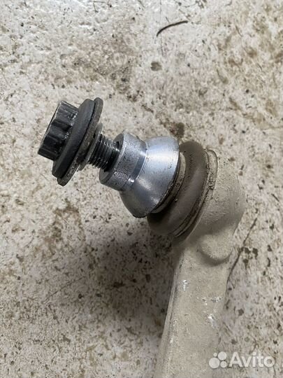 Передний правый рычаг низ Mercedes W213 2018г 2.2D