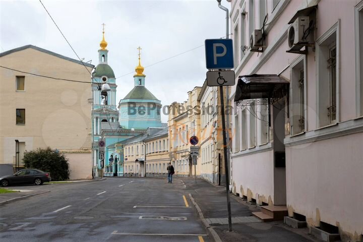 Особняк 1000 кв.м. с парковкой