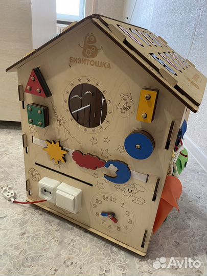 Бизиборд домик