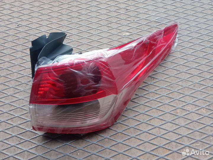 Фонарь задний наружный правый ford kuga (2012)