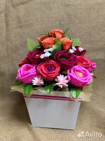 Букет из роз (с конфетами внутри бутонов )