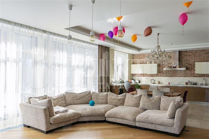 Дом 454 м² на участке 20 сот.
