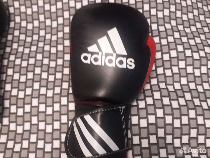 Боксерские перчатки adidas