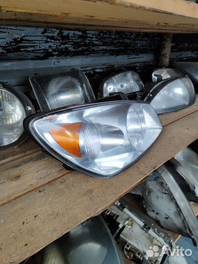 Передняя правая фара Kia Cerato